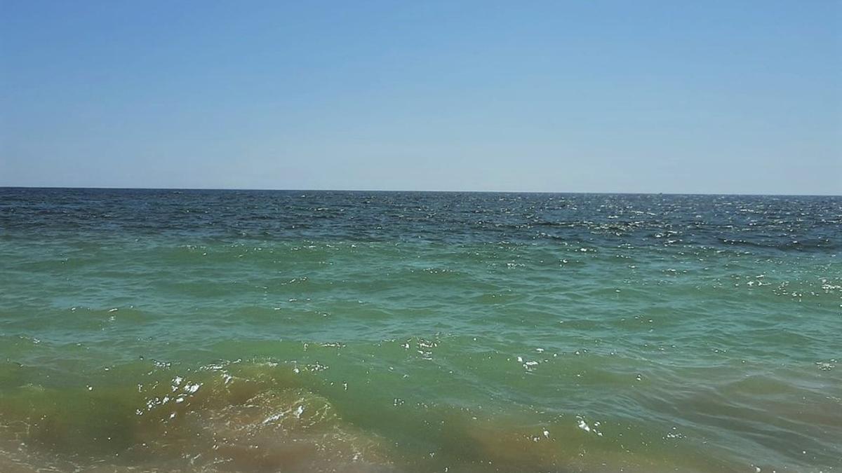 El Mar Mediterráneo visto desde la playa de Castelldefels.