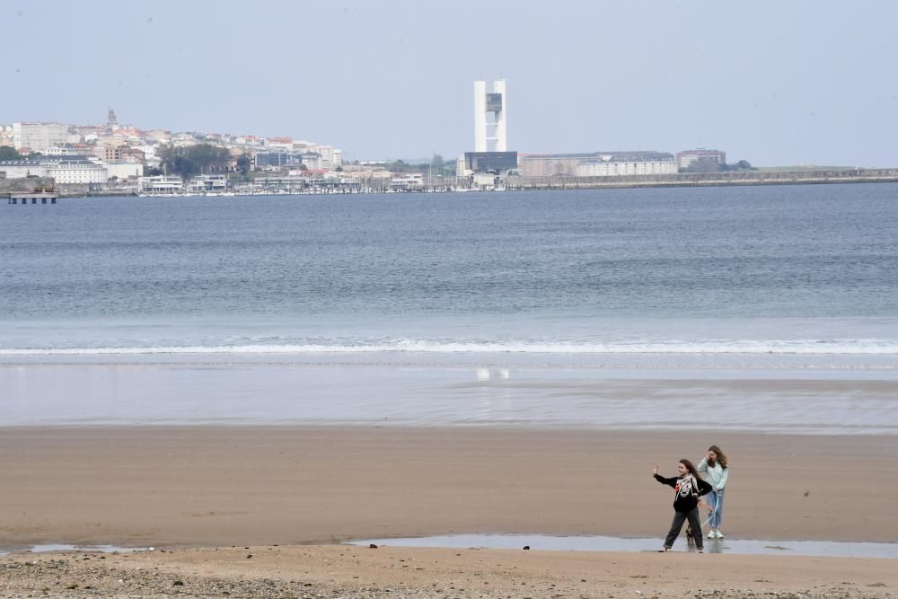 Primera salida de los niños a la calle en Coruña