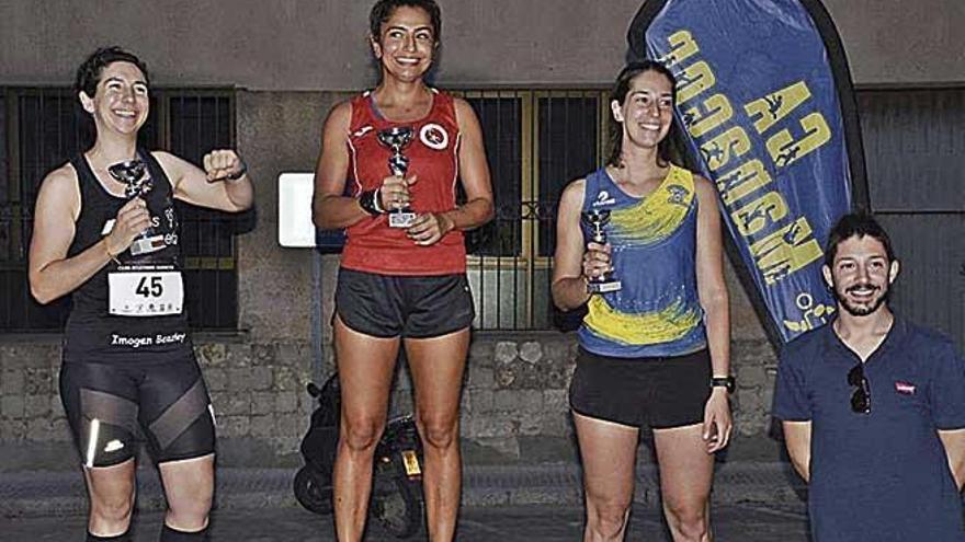 Podio de la categoría femenina de la Milla Ciutat de Manacor.