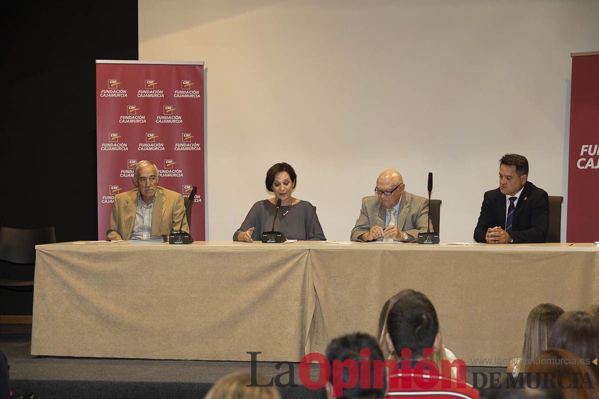 Entrega de los premios de la Fundación Robles Chillida a estudiantes caravaqueños