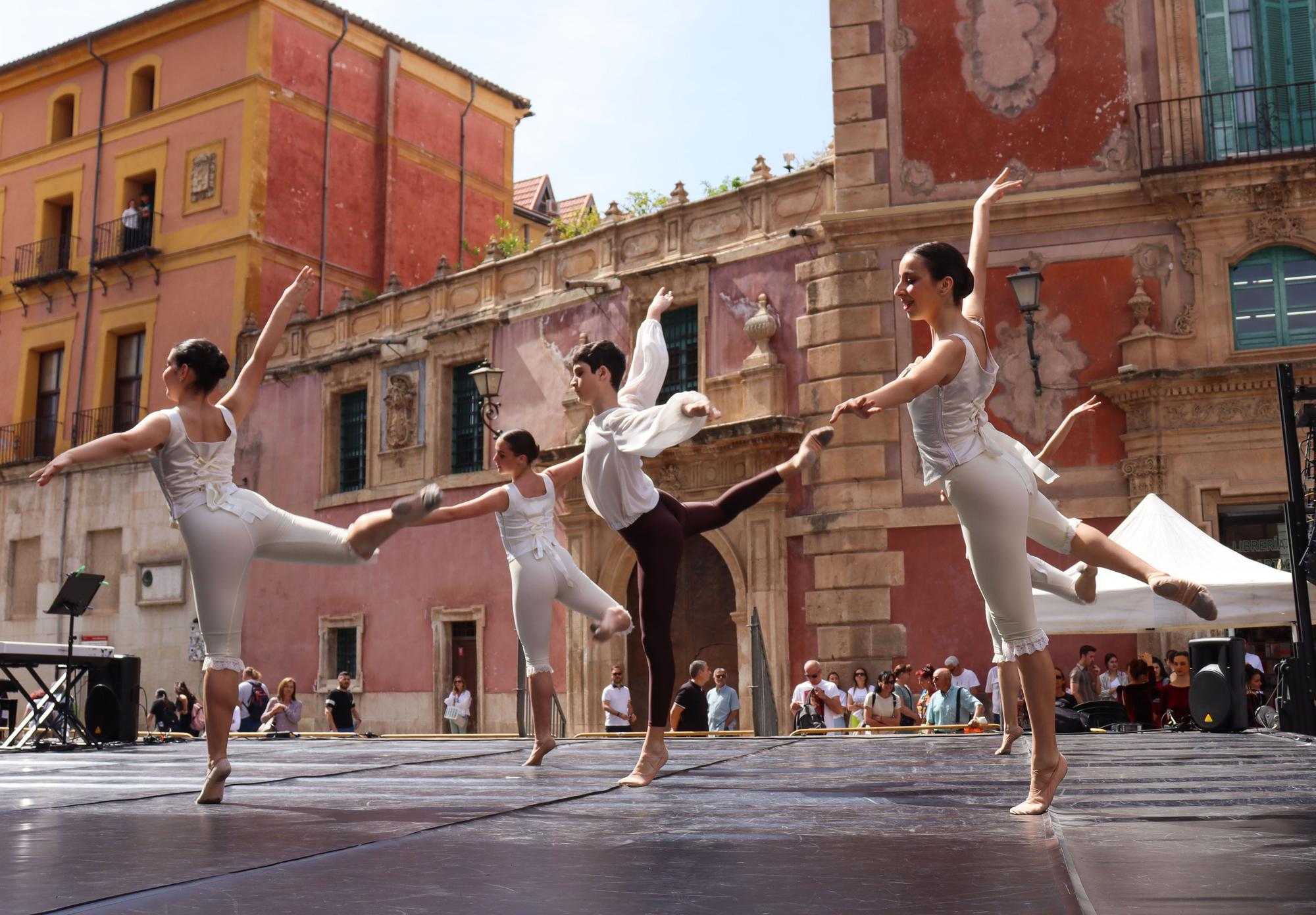 Exhibición de danza en la plaza Belluga de Murcia