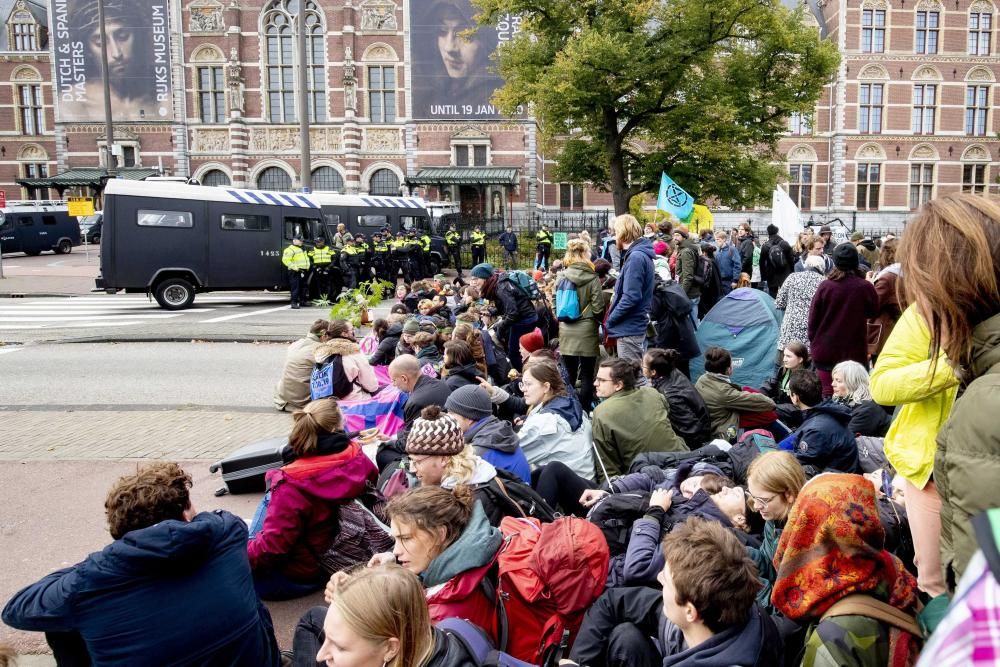 Activistas de varias ciudades del mundo protestan por la inacción climática