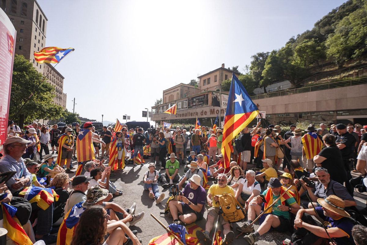 Protestas en Montserrat por la visita de los Reyes de España