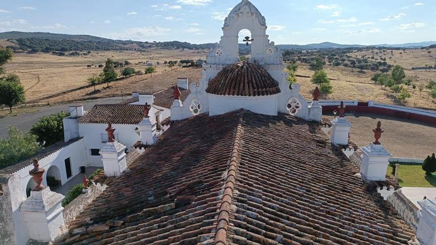 Alburquerque necesita “padrinos” para salvar el tejado de su ermita