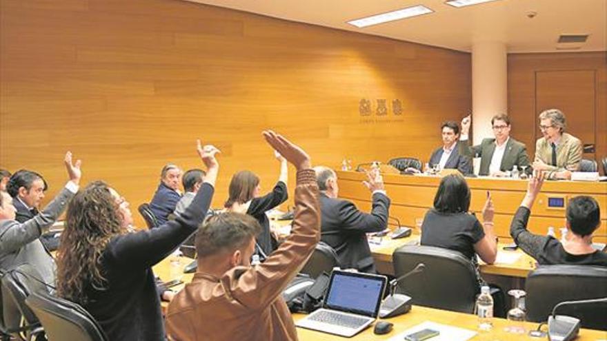 Les Corts urgen a Rajoy leyes que no perjudiquen al azulejo