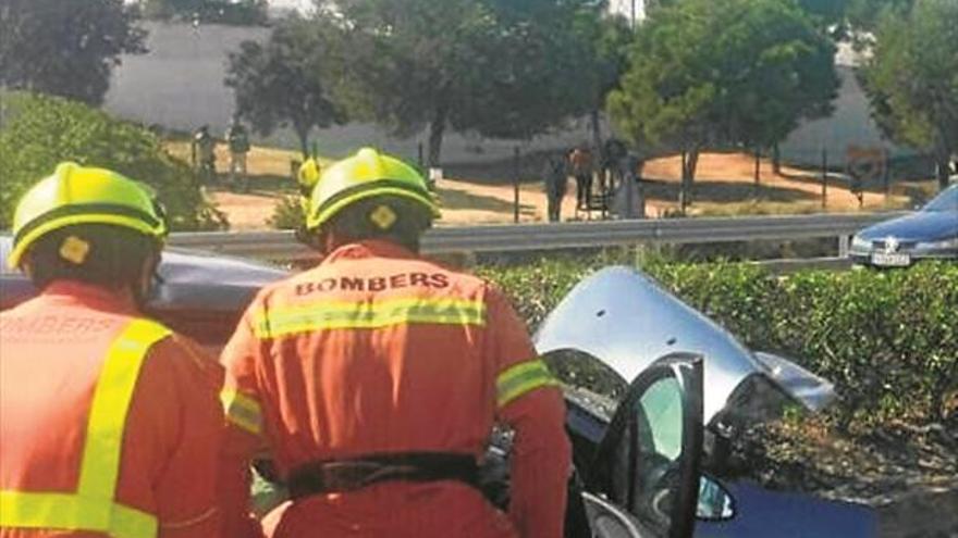 Dos muertos al chocar con un coche que se cruzó de carril en Paterna