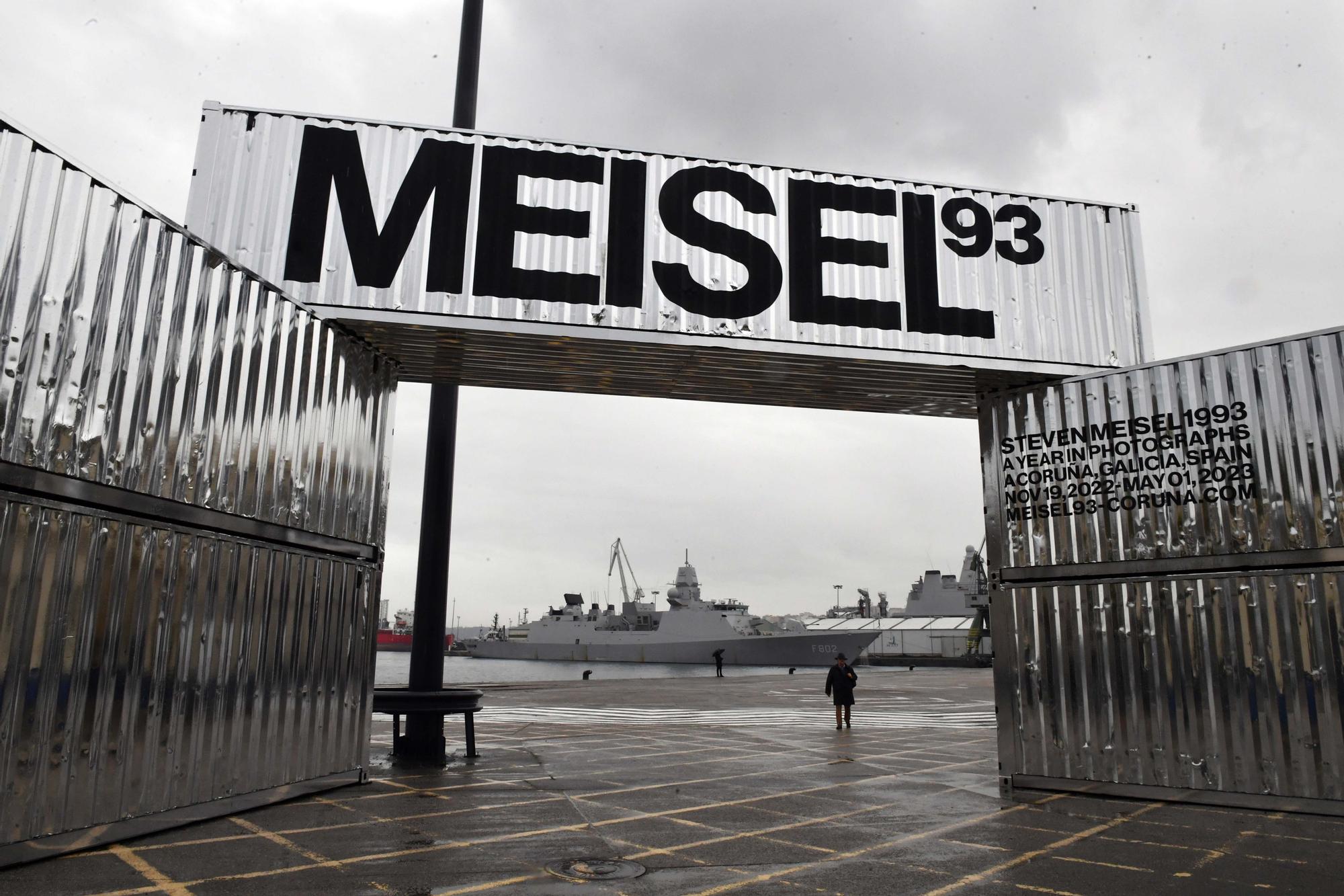 Éxito de público en el primer día de la exposición de Meisel en el puerto de A Coruña