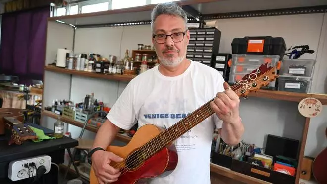 Los viejos oficios: Rafael López Jerez, luthier