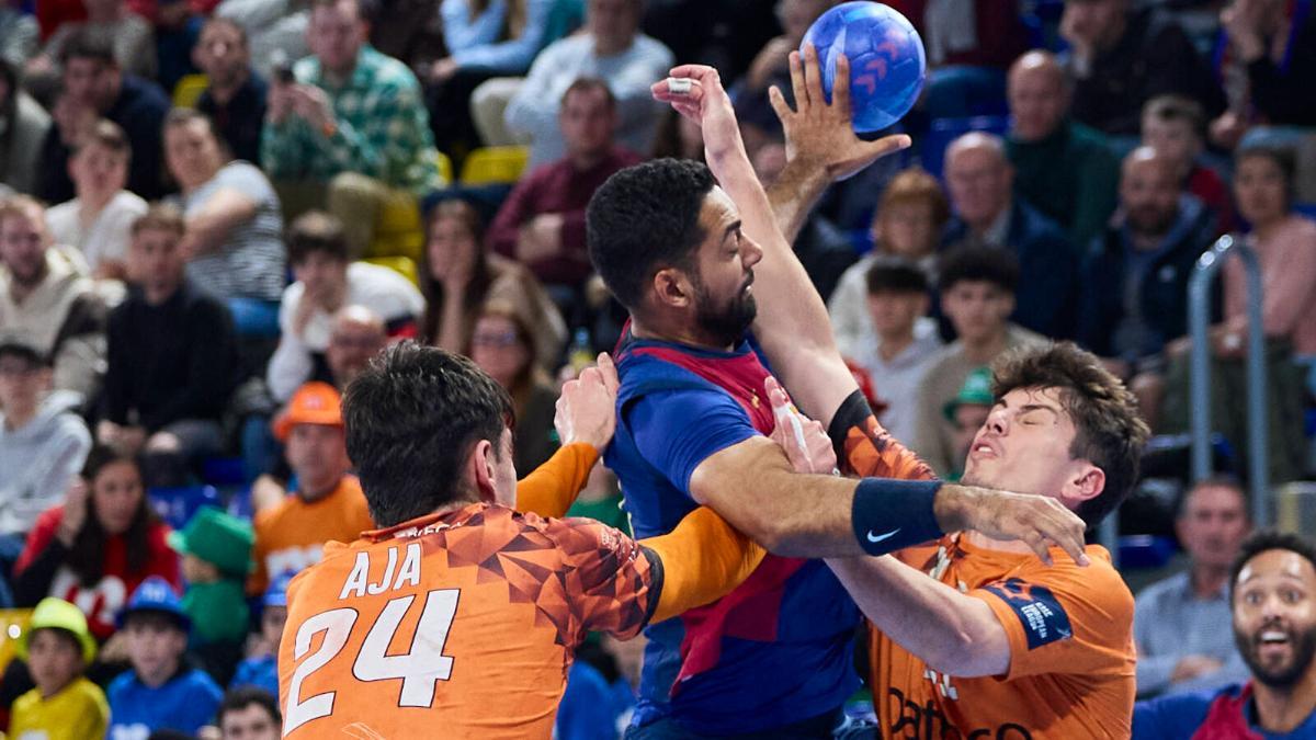 Jokin Aja, en defensa ante Richardson