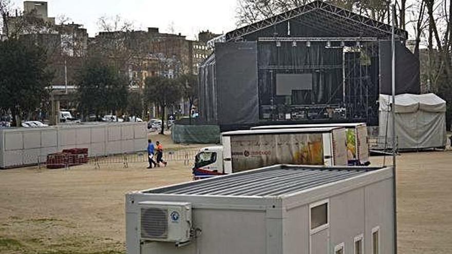 Les barres i l&#039;escenari ja estan a punt per als concerts.