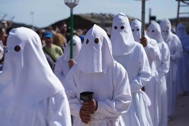 GALERÍA | La procesión del Santo Entierro en Bercianos de Aliste, en imágenes