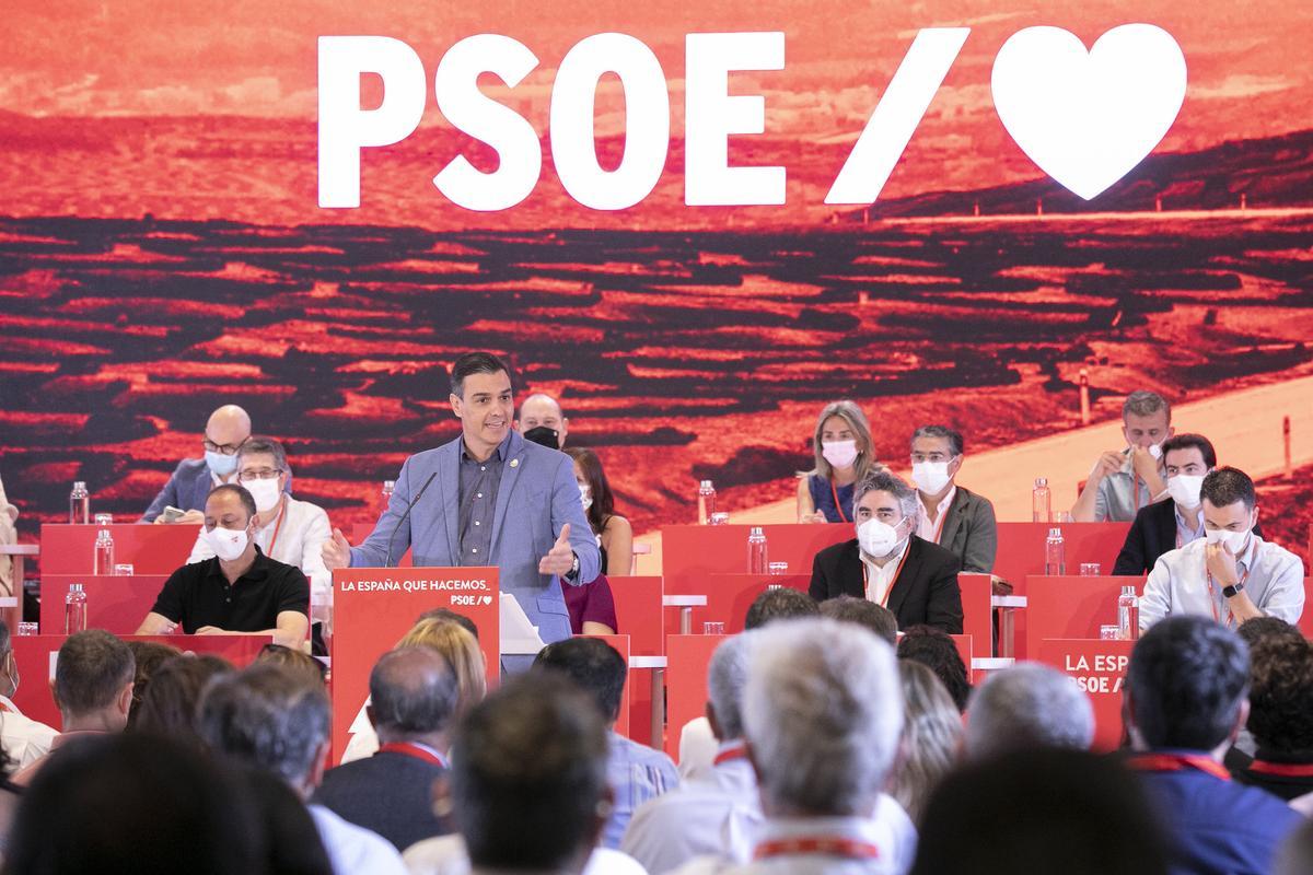 El presidente del Gobierno, Pedro Sánchez, durante su discurso en el comité federal del PSOE de este 3 de julio, en el Novotel Madrid Center de la capital.