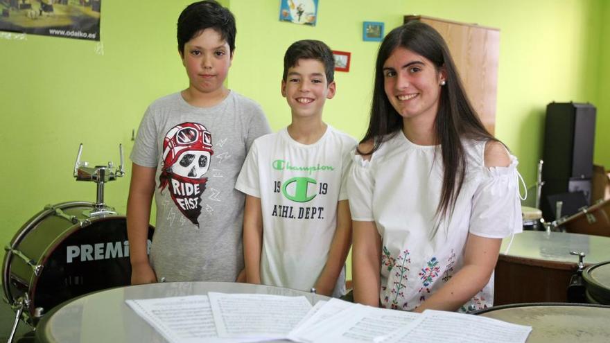 Fernando Sanmartín, Mateo Pérez y Belén Troitiño, esta tarde, en las dependencias del conservatorio estradense.