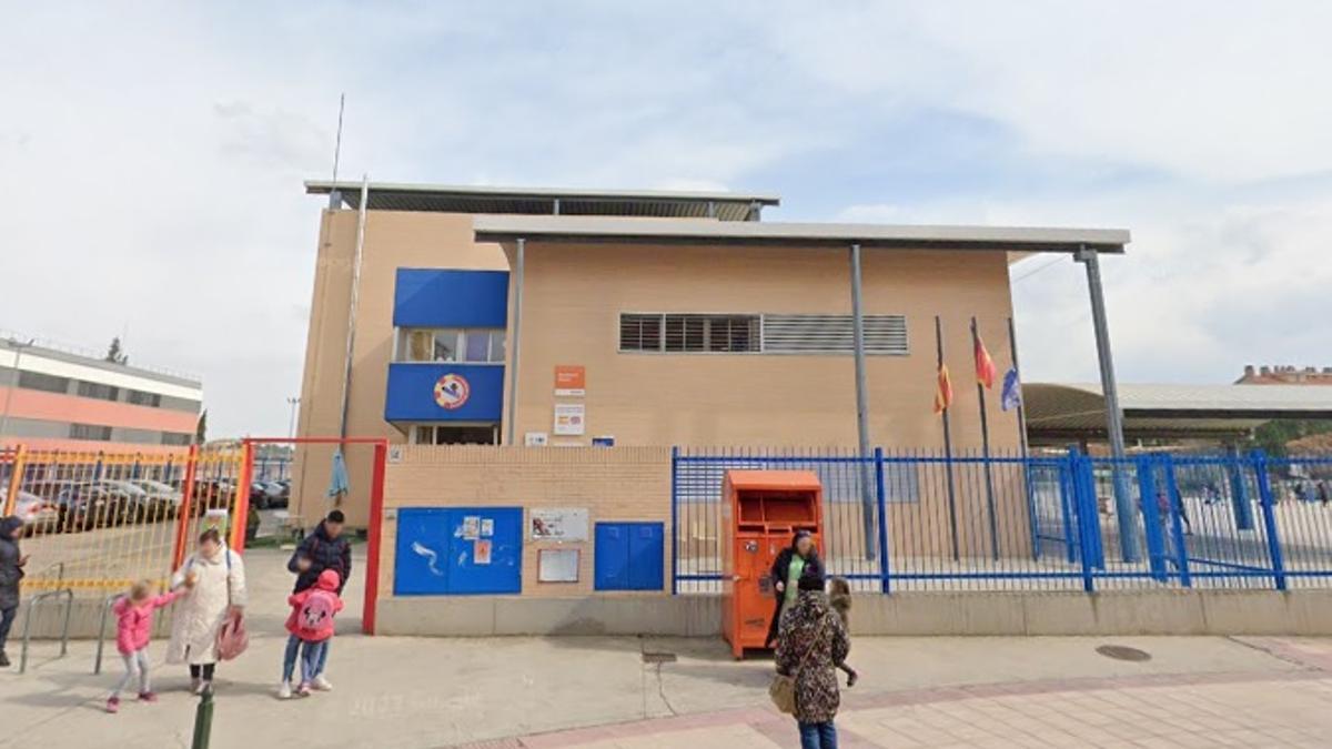 El colegio Agustina de Aragón está en el zaragozano barrio de Parque Goya.