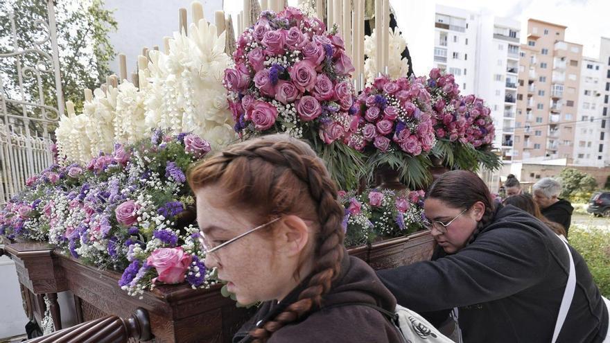 Mujeres costaleras de Palma sobre la polémica de Sagunto: "Es una vergüenza, en según que partes es extraordinario ver a una mujer debajo del paso"