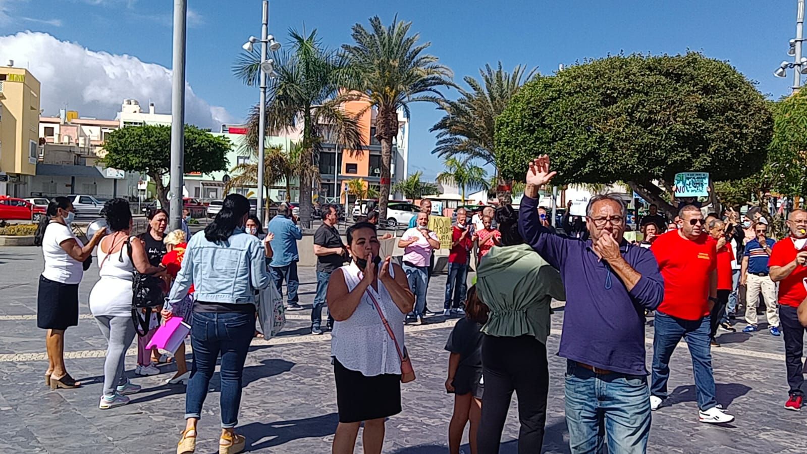 Cacerolada de los mercadilleros en Arguineguín