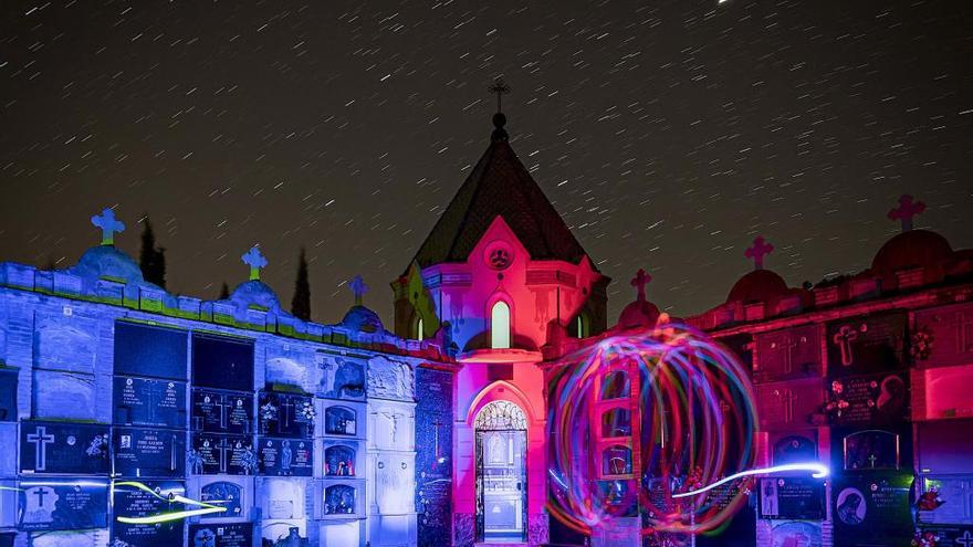 Juegos de luz que el ojo no ve en el cementerio más bonito de España