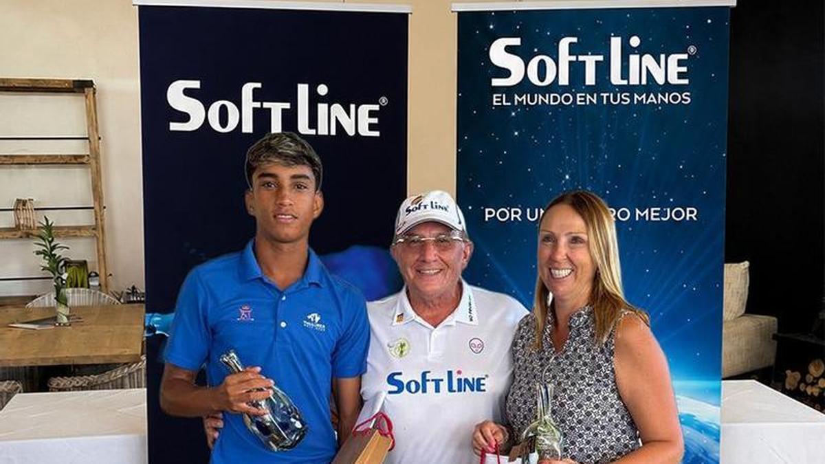 María Ángeles Fernández y Roberto Millers posan con sus respectivos trofeos