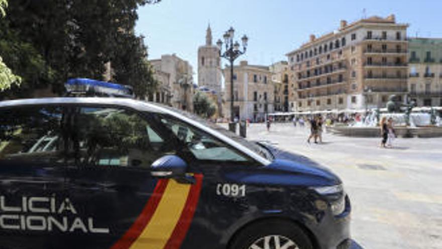 Dos detenidos por violar a una joven en València y robarle el móvil y la cartera