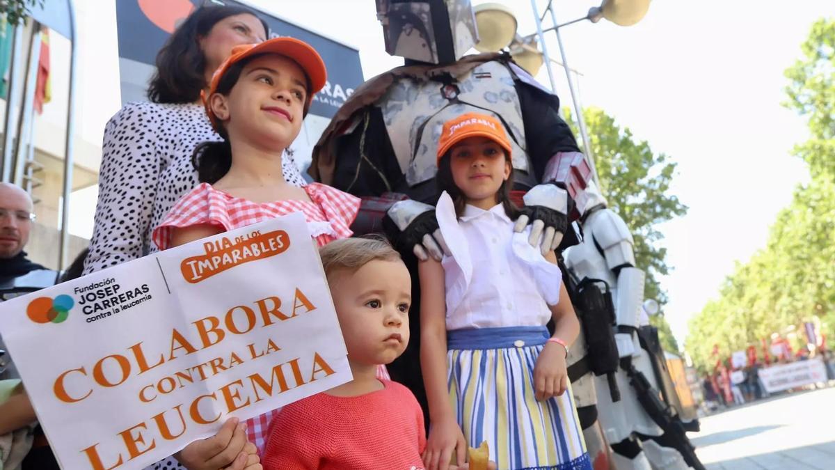 Mesa informativa para dar a conocer la lucha contra la leucemia.