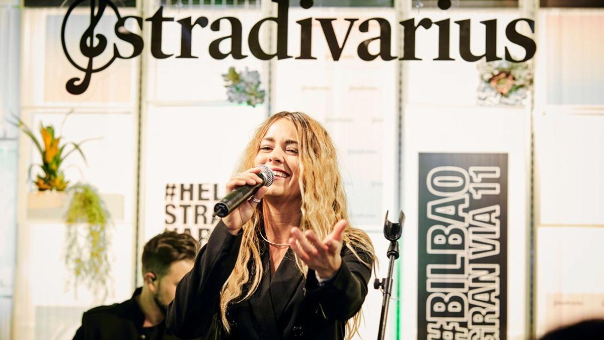 Sofía Ellar inaugura la nueva tienda de Stradivarius en Bilbao