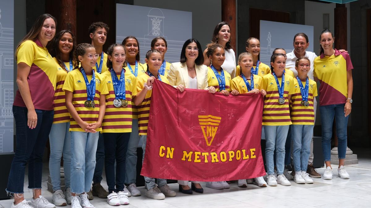 Darias felicita al equipo de Natación Artística del CN Metropole por los éxitos cosechados en el Campeonato de España Alevín y Júnior.