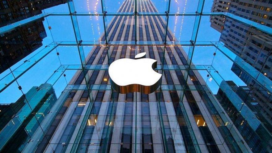El famós logotip d&#039;Apple en una de les seves seus principals.