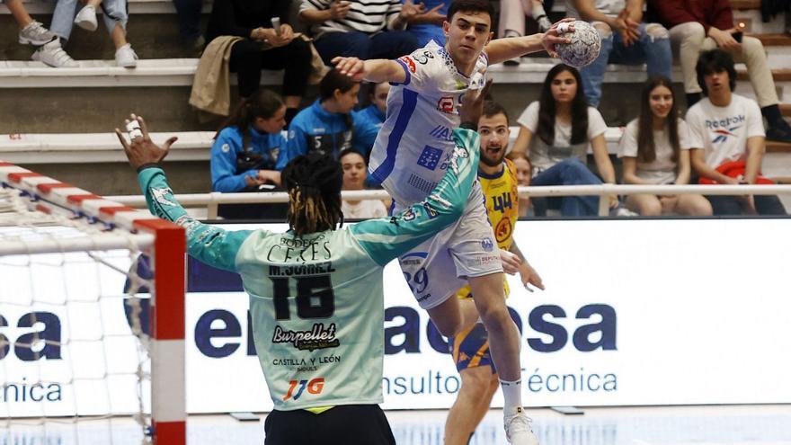 Derrota cruel para alejar al Cisne del play-off (25-27)