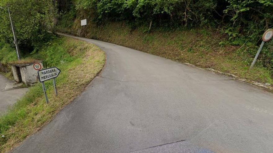 Milagro en Laviana: caen con su coche por un terraplén de más de 10 metros y resultan ilesos, "salieron por su propio pie"