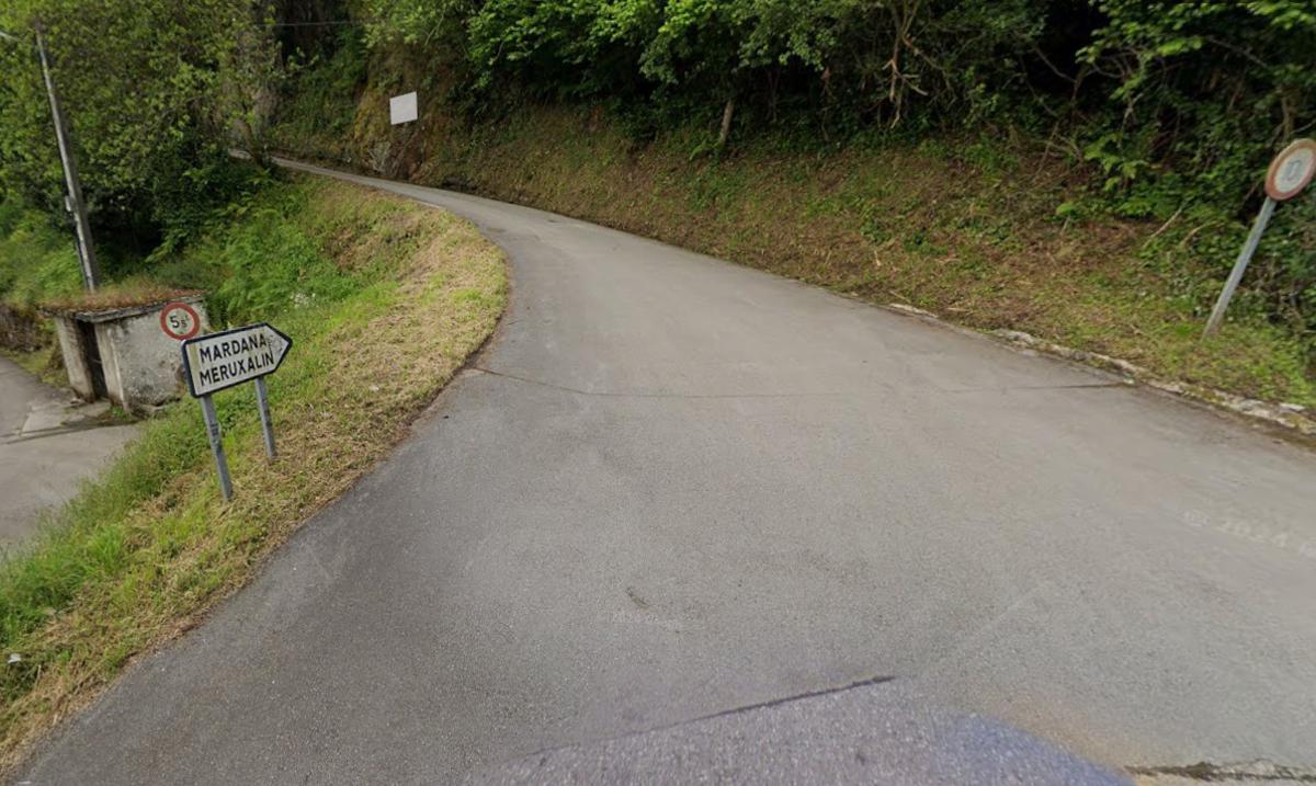 El inicio de la carretera entre Les Xinariegues y Mardana, en Laviana.
