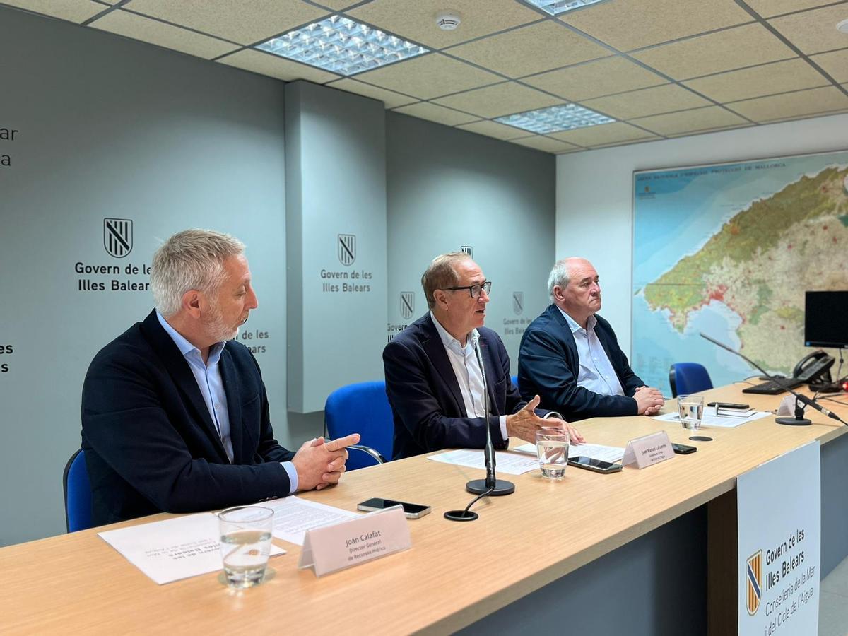 Joan Calafat, Juan Manuel Lafuente y Emeterio Moles, en rueda de prensa