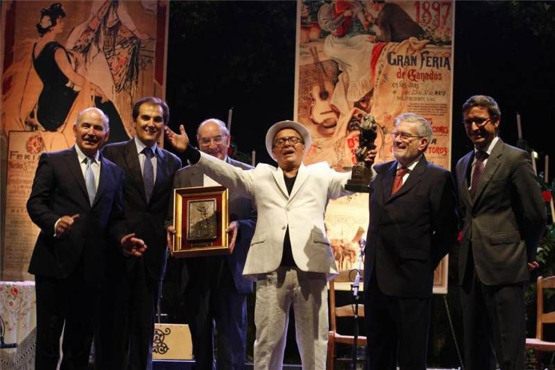 El Pele recibe el premio Compás del Cante