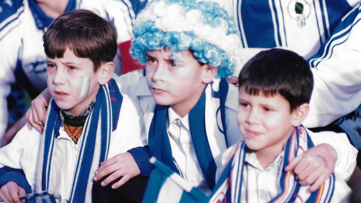 Varios niños herculanos durante los años noventa