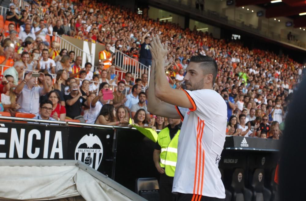 Todas las imágenes de la presentación del Valencia 2016/17