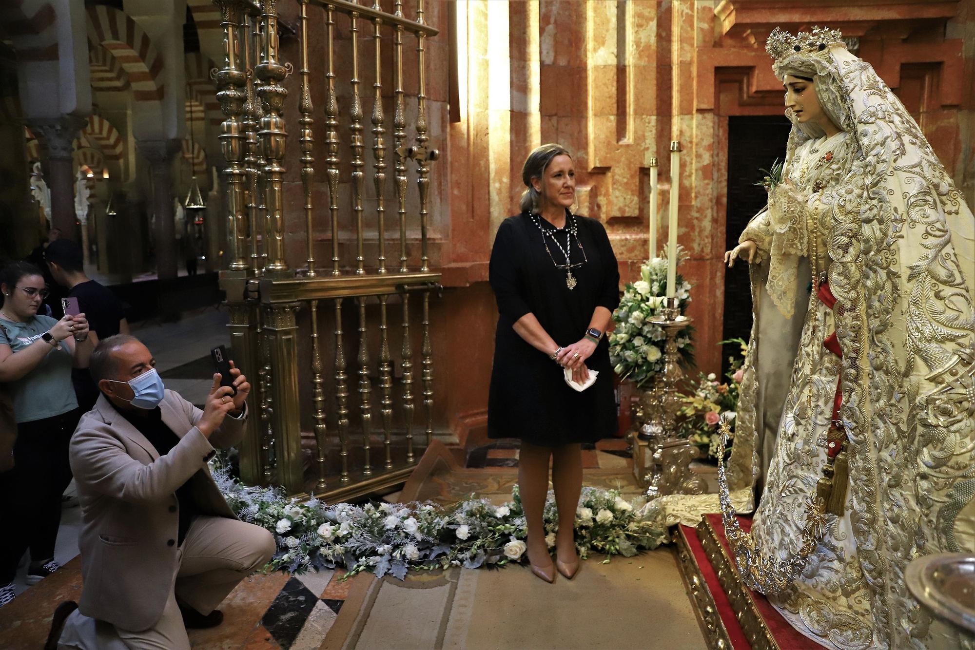 Besamanos de la Virgen de LaPaz en la Mezquita-Catedral