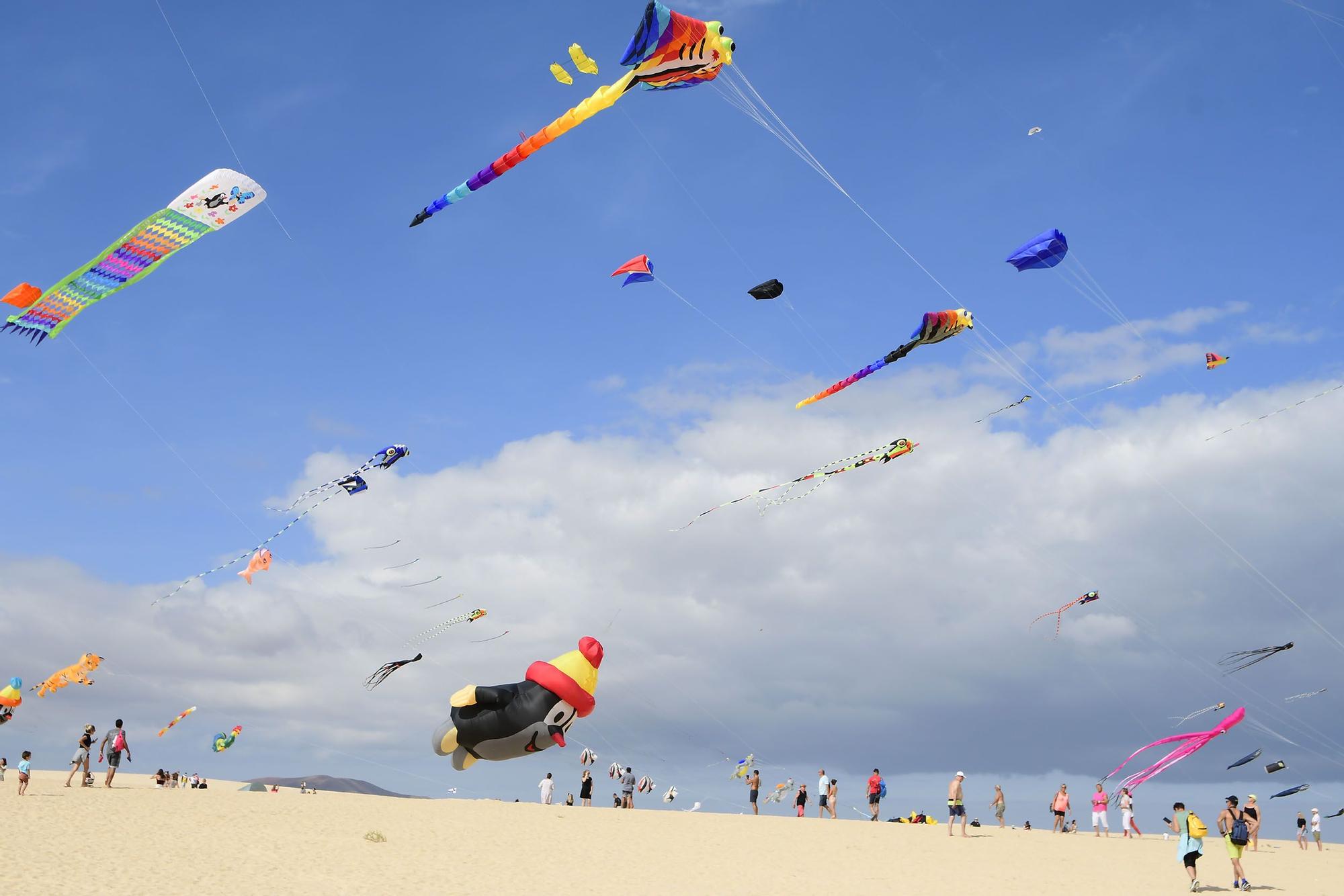 Vuelo inaugural de la 34º edición del Festival Internacional de Cometas de Corralejo