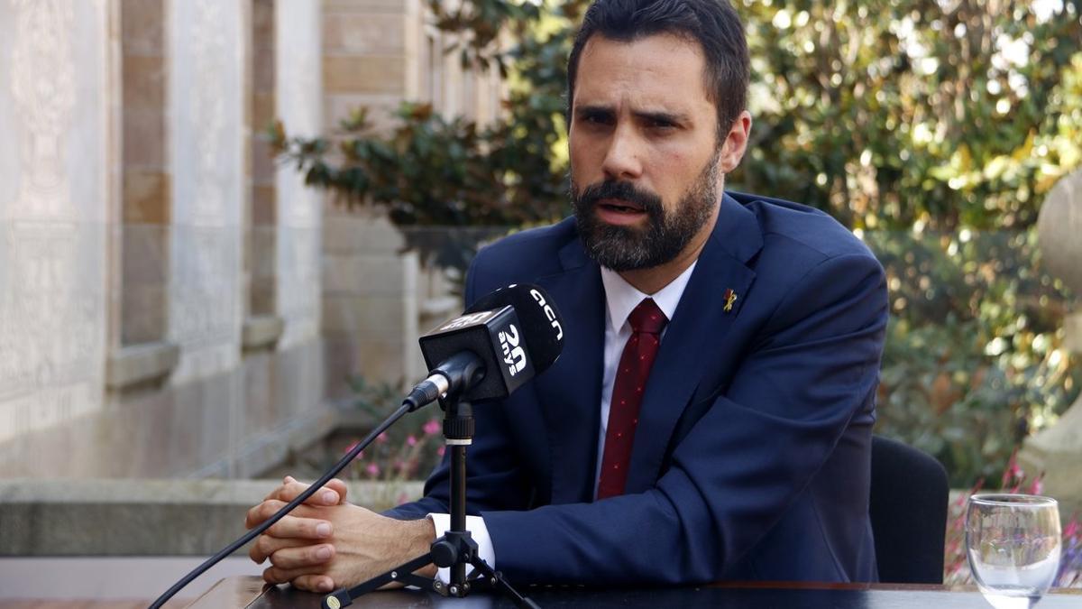 El presidente del Parlament, Roger Torrent, durante la entrevista de la ACN.