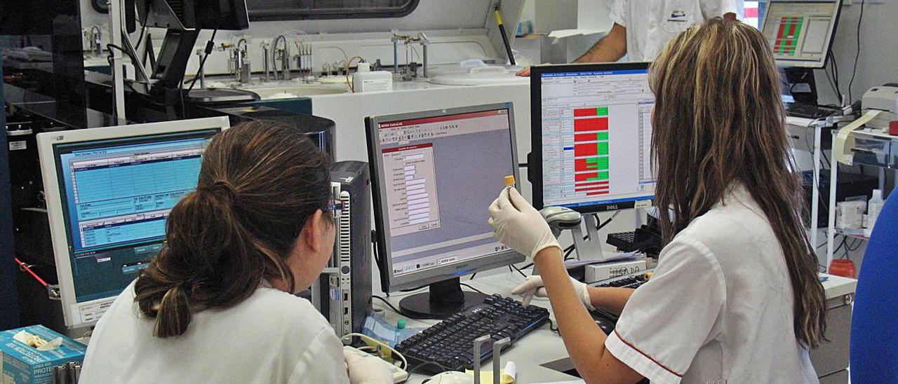 El rescate del Hospital de Torrevieja deja en el aire 29 puestos de trabajo  en el laboratorio - Información