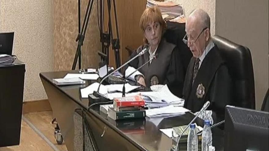El tribunal no acepta la renuncia del abogado de Silva