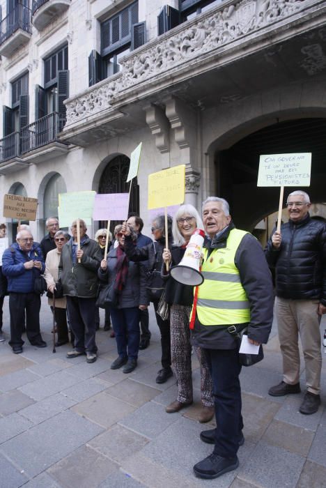 Protesta de pensionistes pel centre de Girona