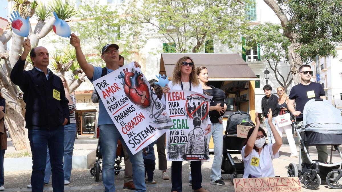 Imagen de la última concentración por la huelga de médicos en Ibiza.