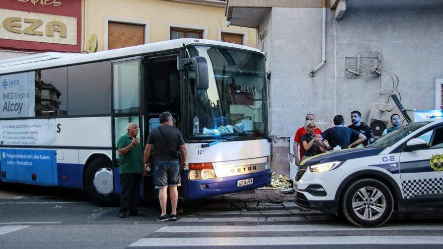 Un conductor de autobús muere en Muro tras ser arrollado por su propio vehículo