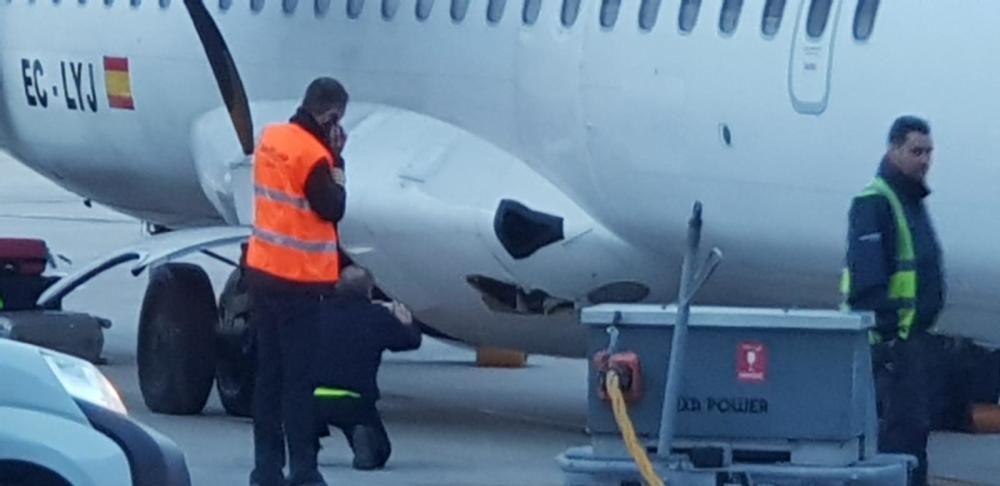 Un avión se sale de pista en el aeropuerto de Palma e impacta contra una baliza de señalización