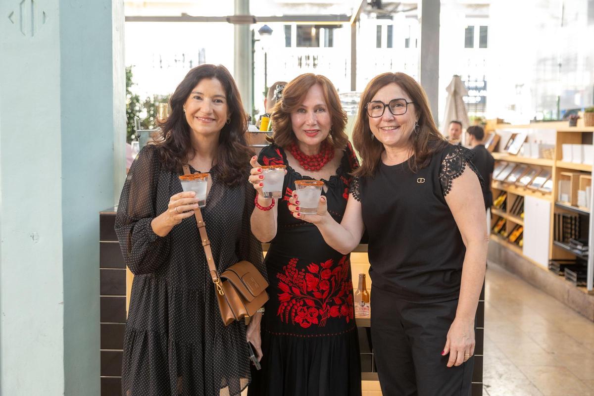 Ángela Valero de Palma, Maribel Nilsson y Anabel Navas.