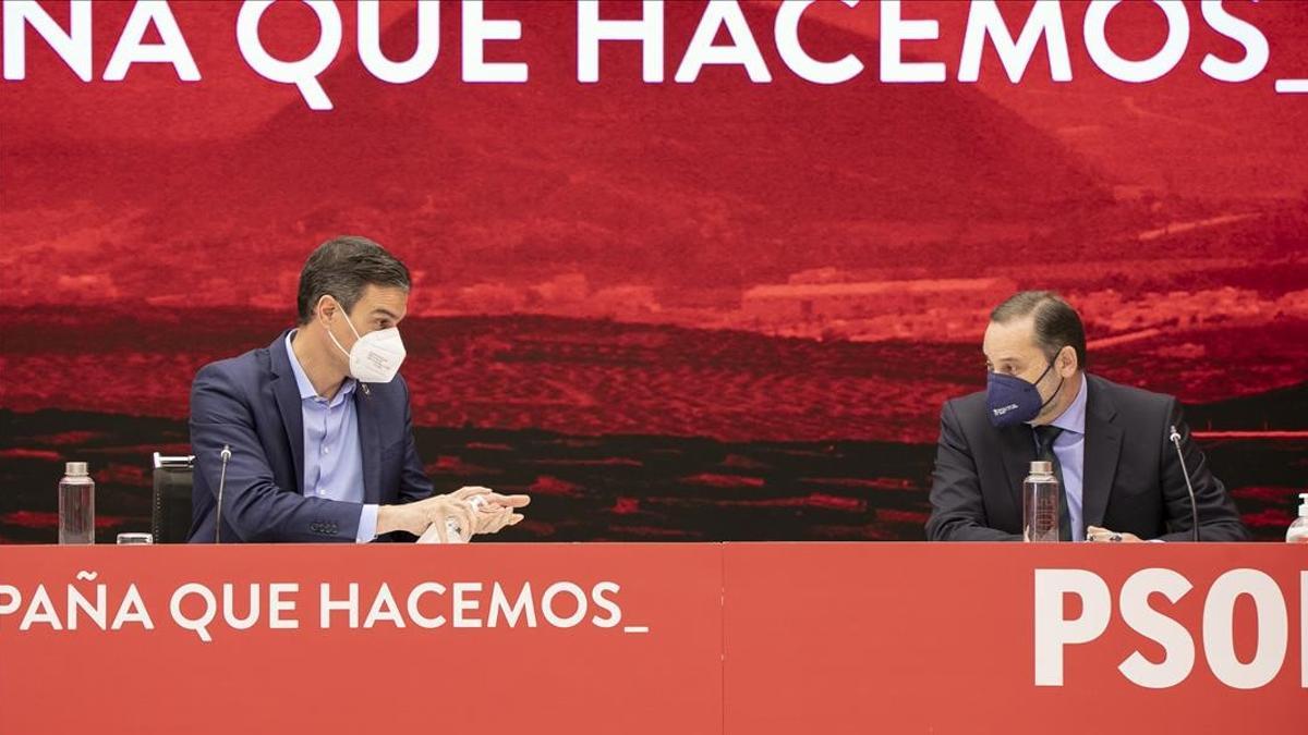 El PSOE fuerza cambios tras la derrota electoral en Madrid