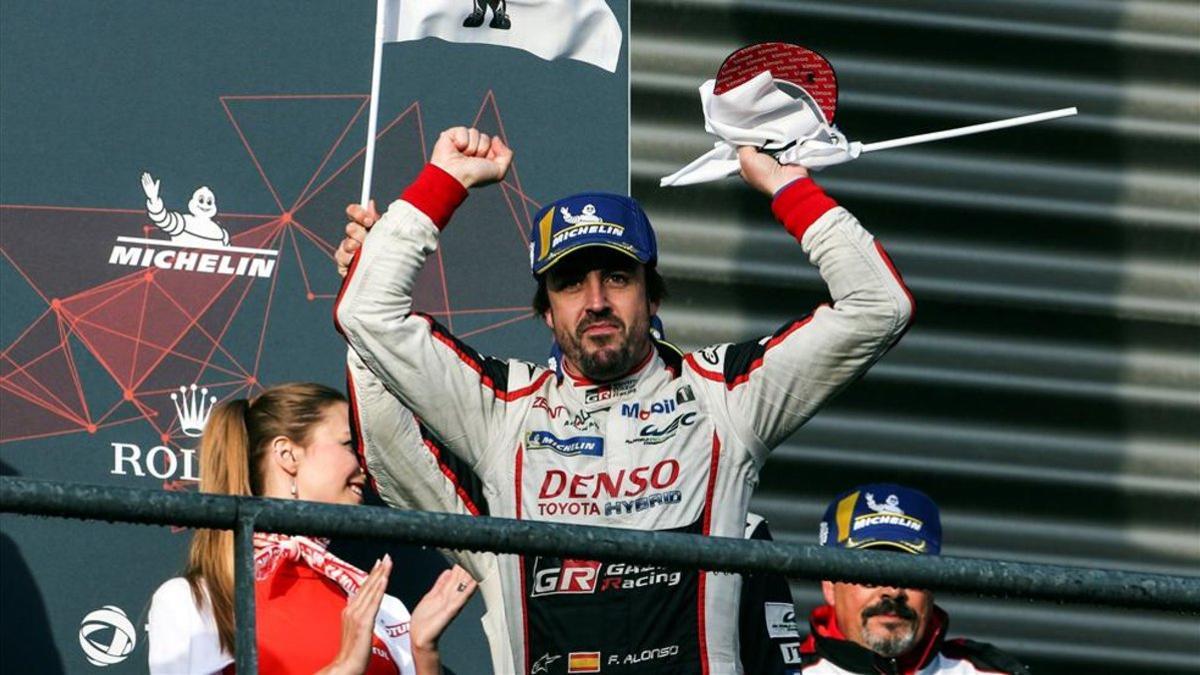 Fernando Alonso, en el podio de Spa