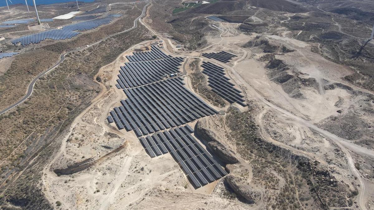 Planta fotovoltaica DISA ICOR, la primera con baterías para almacenamiento instaladas.