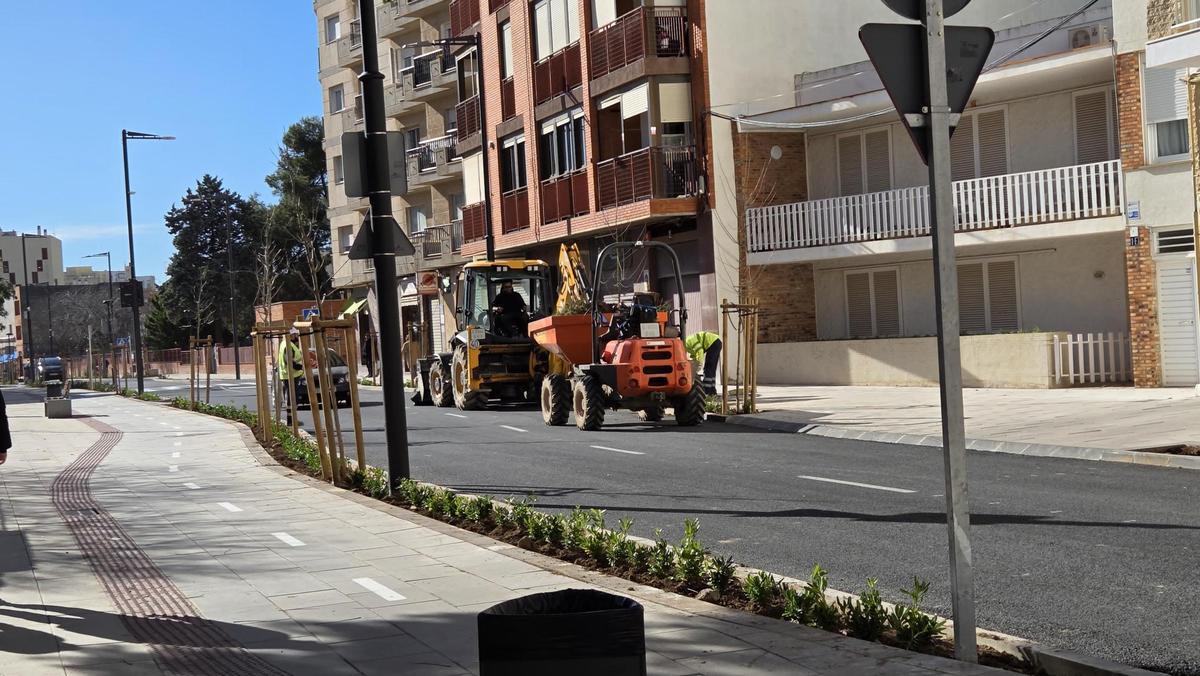 La empresa sigue trabajando en la avenida Libertad tras reconocer las múltiples deficiencias que tiene la obra recepcionada.