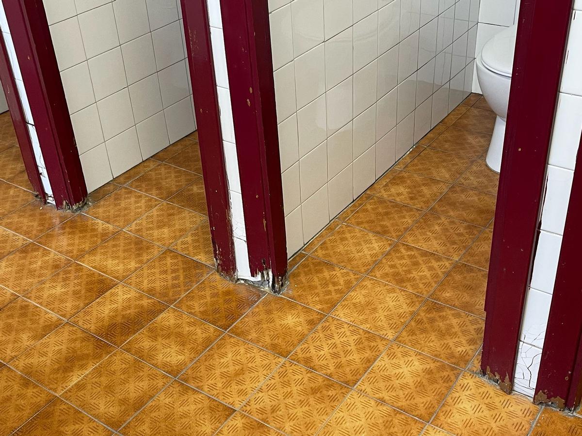 Así fue la concentración de protesta en el colegio Eulalia Álvarez