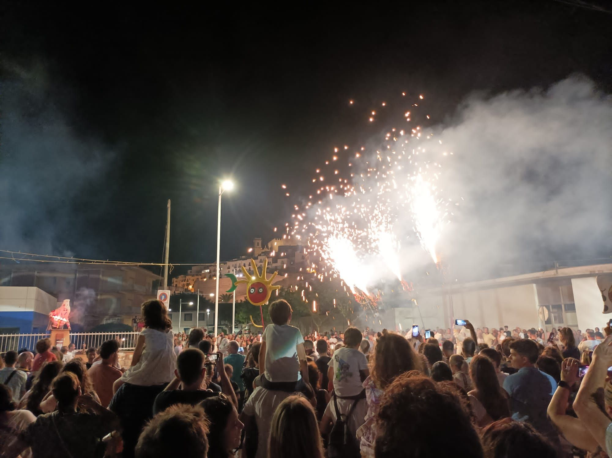 Fuego y música de Xarxa Teatro para estrenar el verano en Peñíscola